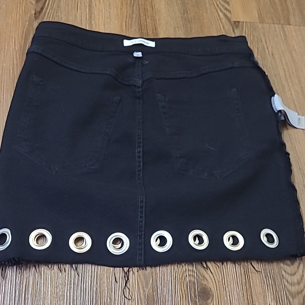 Good American Black Denim‎ Mini Skirt with Grommet Trim - Picture 8 of 14